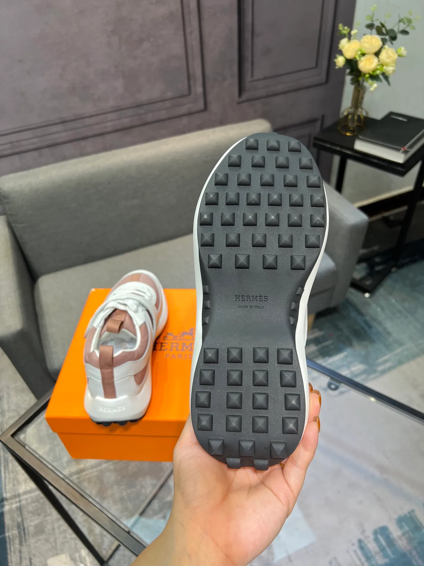 Men's shoes 💰600 Actual photos 🎬 [Hermès] Couple style, official website synchronization Counter quality French Paris catwalk style Simple and classic Imported original fabric Original 1:1 outsole! The highest version on the market! Size: Female 35-41. Male 39-45 (female 41, male 45 customized)